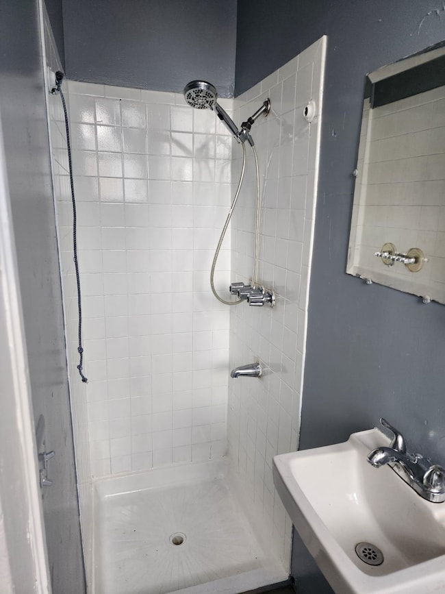 3657 John F. Kennedy Blvd unit 2R, Jersey City, NJ 07307 - photo 5