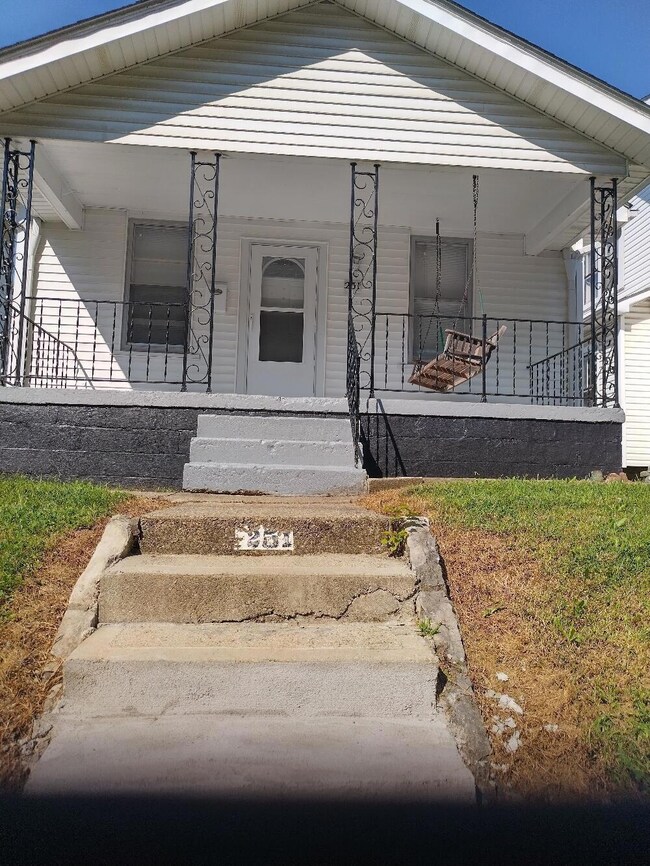 251 N Wheatland Ave, Columbus, OH 43204 - photo 2
