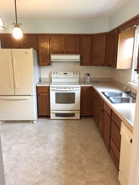 Fully equipped kitchen...spacious and an abundance