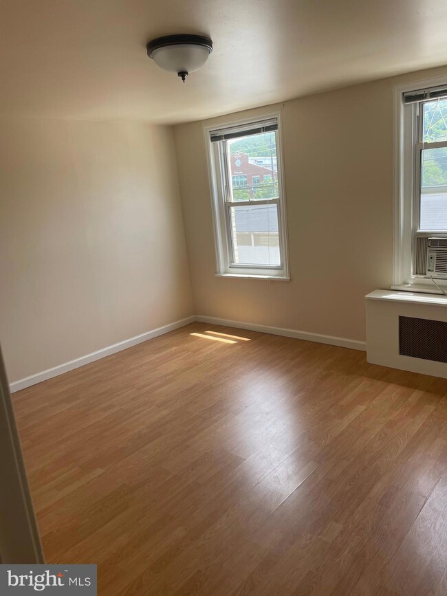 210 E Elm St, Conshohocken, PA 19428 - photo 3