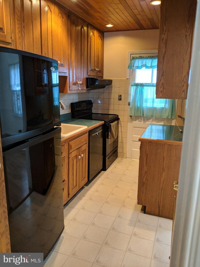 8417 Oakleigh Rd, Parkville, MD 21234 - photo 7