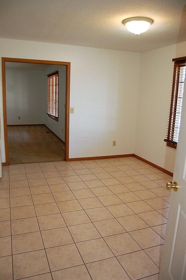 770 Stonebrook Dr unit 57, Marysville, OH 43040 - photo 7