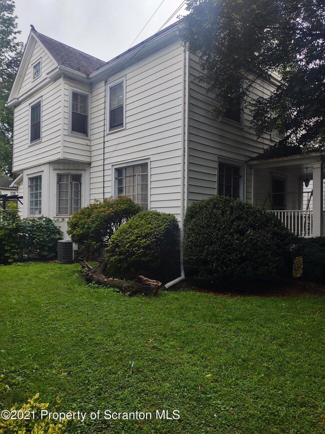 30 Lawrence St, Wilkes Barre, PA 18702 - photo 4