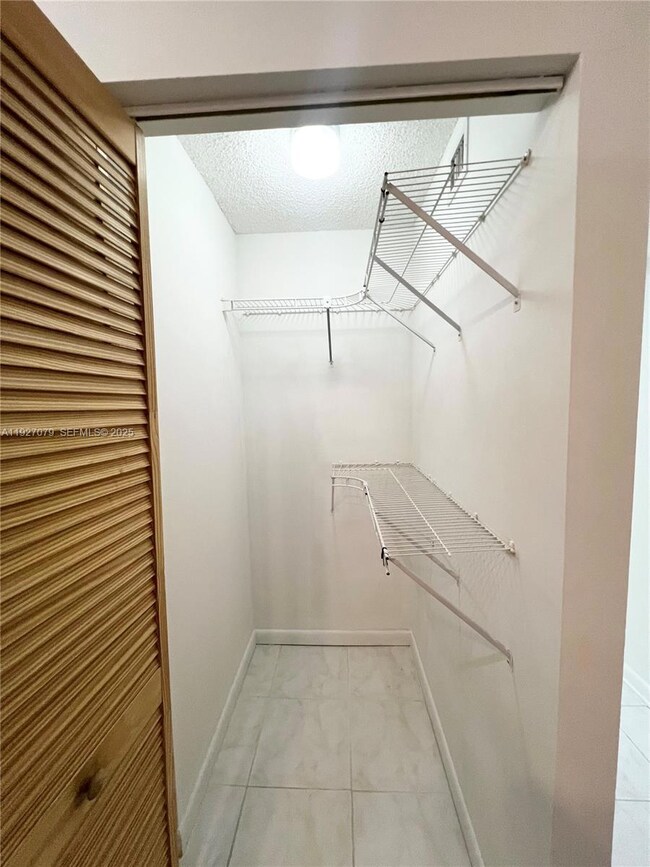 Brickell Key Two Condo unit 214, Miami, FL 33131 - photo 2