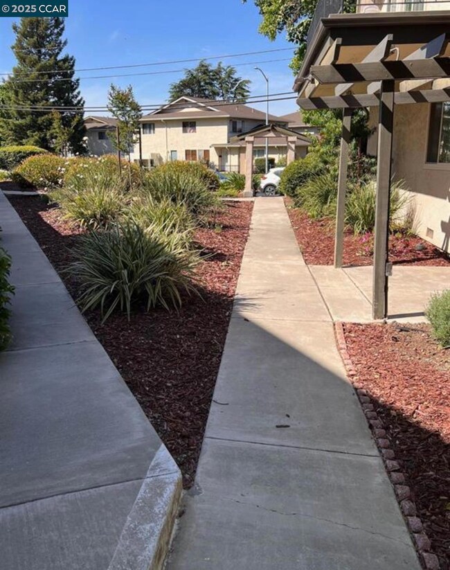 1093 Mohr Ln unit C, Concord, CA 94518 - photo 2