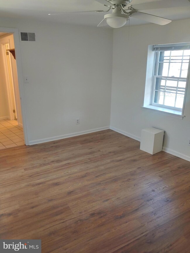 117 Green Ln unit C, Philadelphia, PA 19127 - photo 6