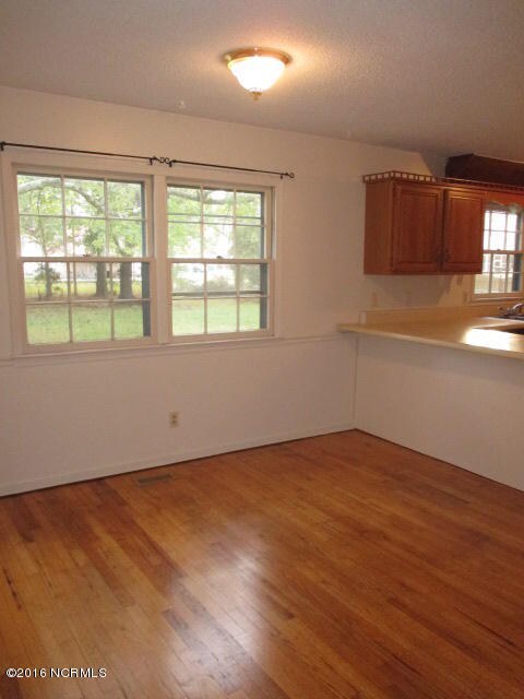 202 Columbia Dr, Jacksonville, NC 28546 - photo 6