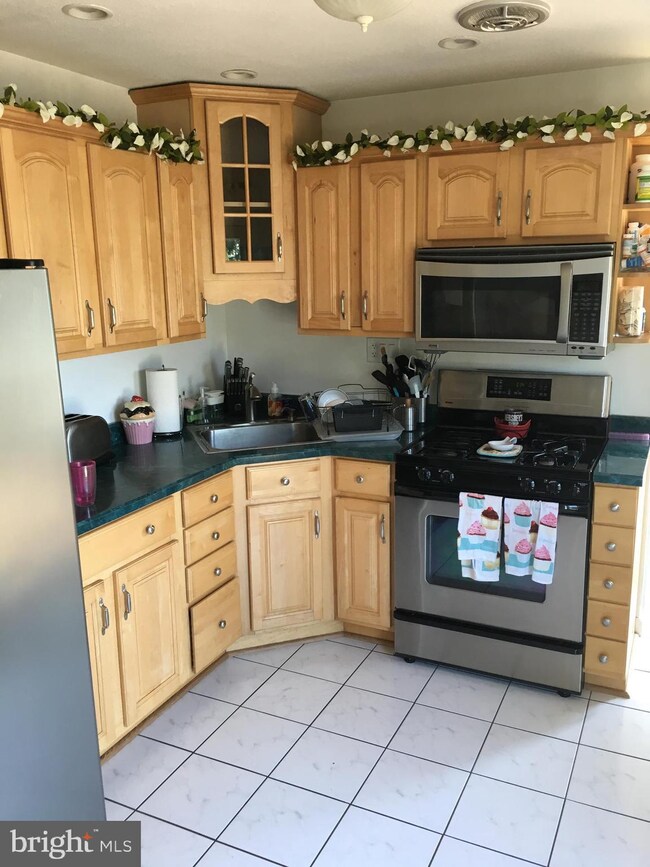 617 Hopkins St, Brooklyn, MD 21225 - photo 3