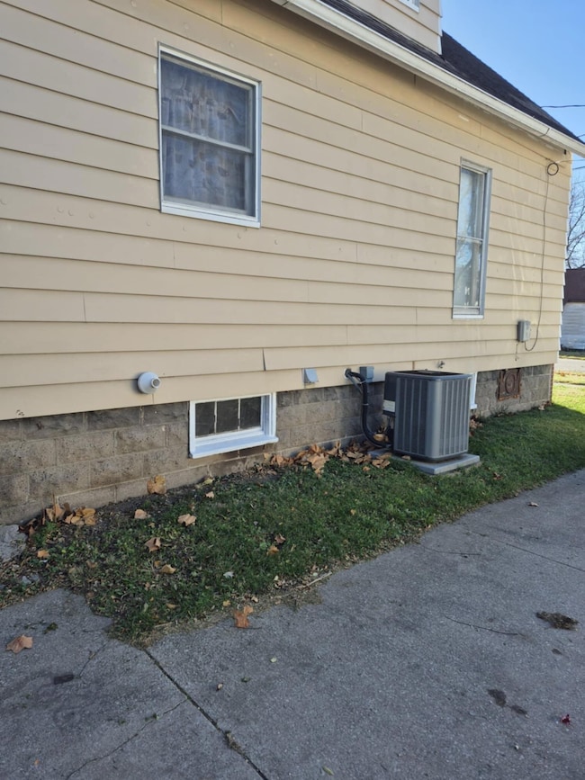 207 Parmalee St, Muscatine, IA 52761 - photo 4