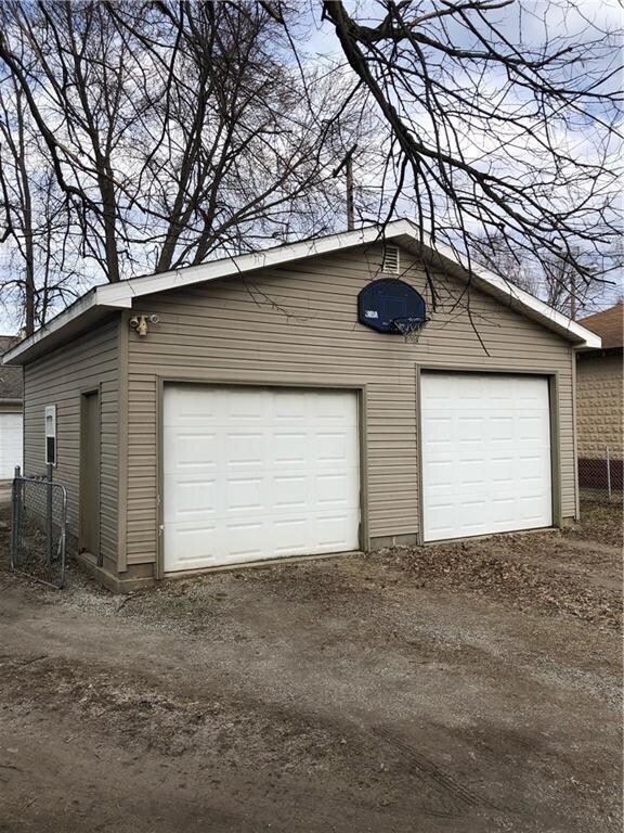 1815 S 6th St, Terre Haute, IN 47802 - photo 5