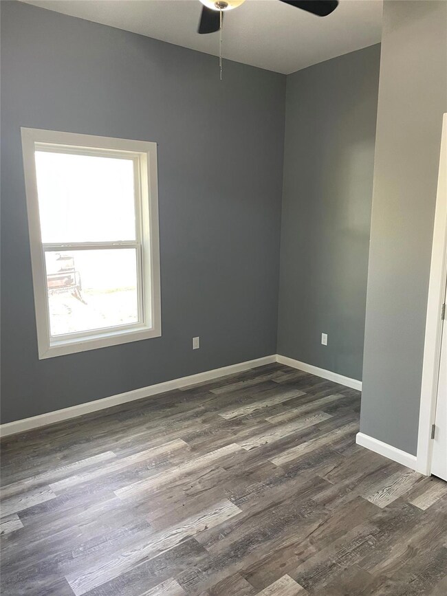 426 W Day St, Denison, TX 75020 - photo 6