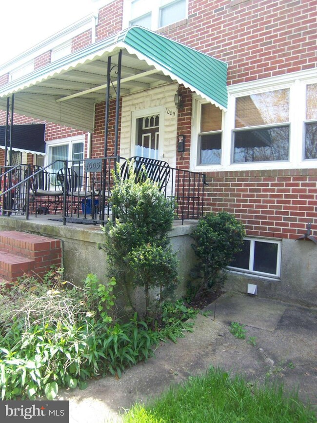 1005 Circle Dr, Halethorpe, MD 21227 - photo 4