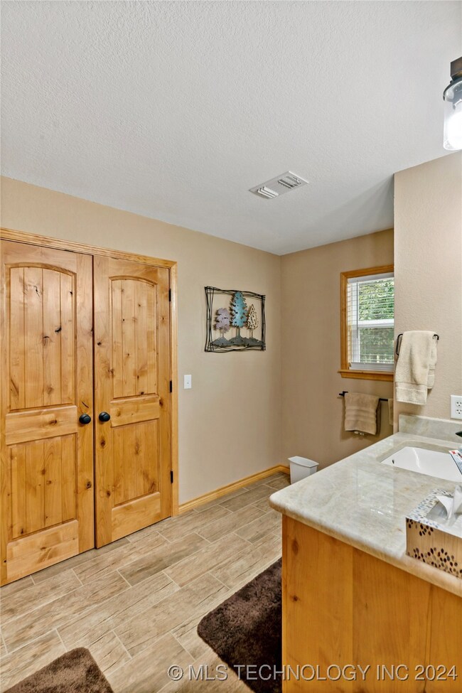 3227 E 2121 Rd, Hugo, OK 74743 - photo 6