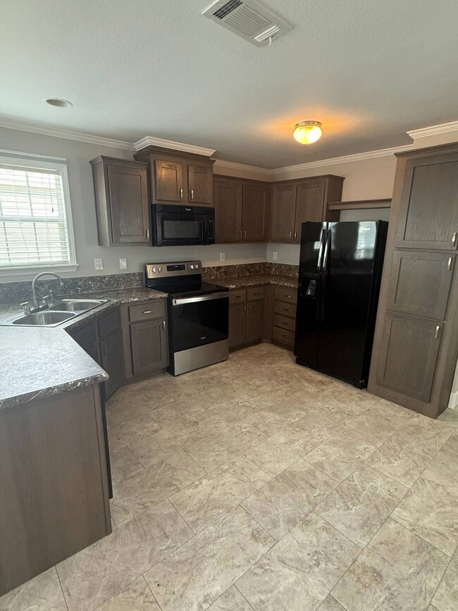 701 Aqui Esta Dr unit 197, Punta Gorda, FL 33950 - photo 3