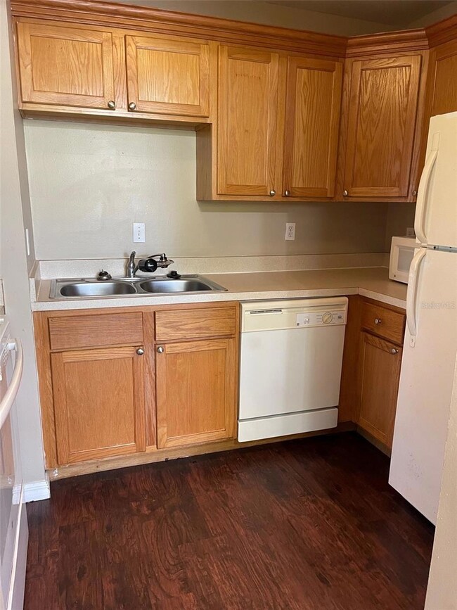 4800 Rilma Ave unit 146, Sarasota, FL 34234 - photo 6