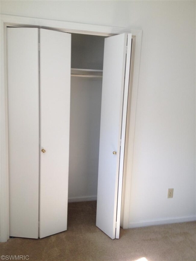 415 Main St unit 2, St. Joseph, MI 49085 - photo 2