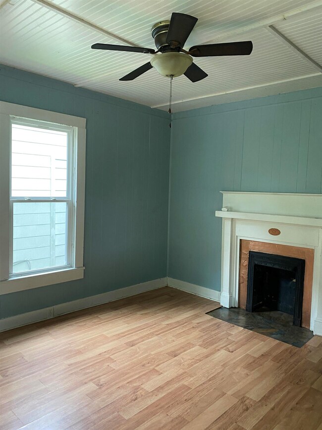 1110 E Limestone St, Florence, AL 35630 - photo 2