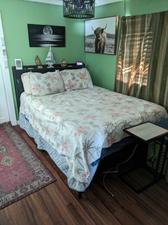 1703 c johnson bed green 24