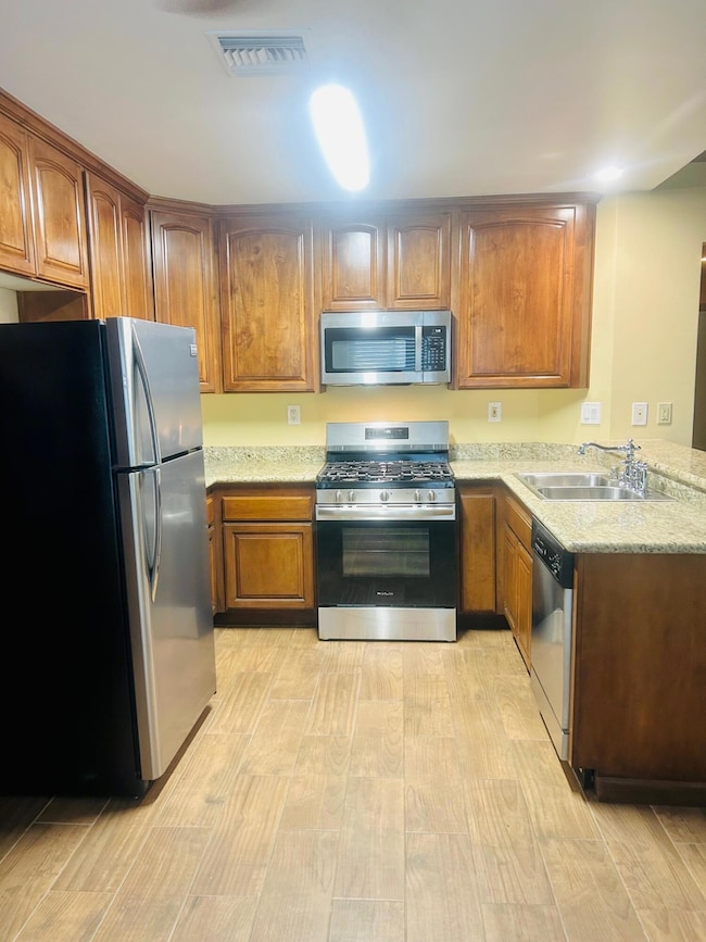 40780 Breezy Pass Rd unit B, Palm Desert, CA 92211 - photo 6