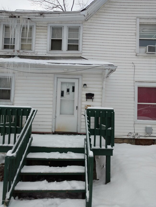 327 N Bridge St, Grand Ledge, MI 48837 - photo 4