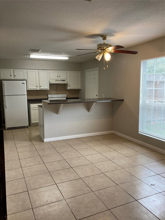 3402 Avenue O unit A, Rosenberg, TX 77471 - photo 3