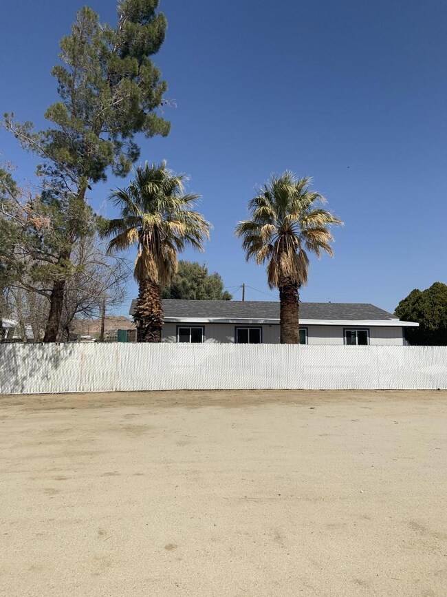 5519 Leslie Ave, Rosamond, CA 93560 - photo 3