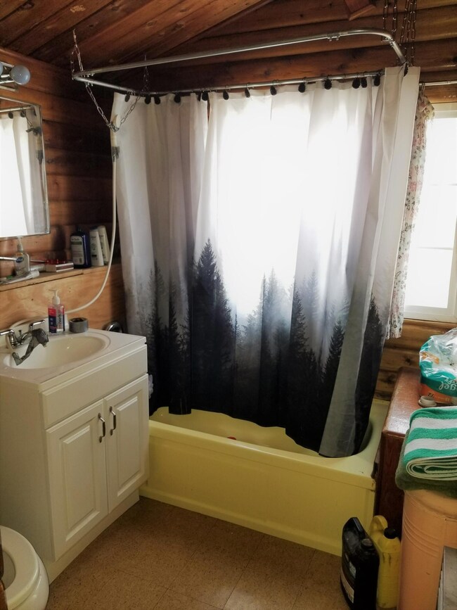 351 Crestview-Bathroom