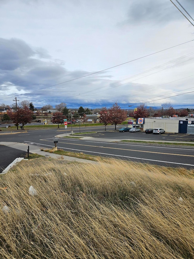 2200 NW Poplar St, Madras, OR 97741 - photo 2