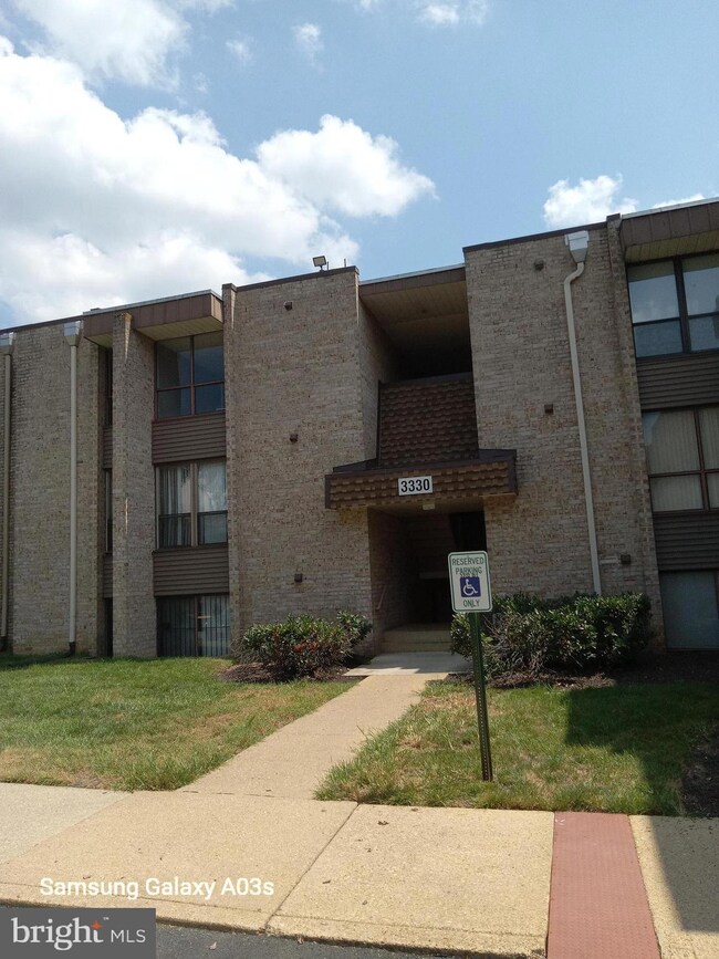 3330 Huntley Square Dr unit A2, Temple Hills, MD 20748 - photo 2