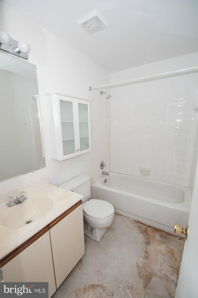 14120 Lauren Ln, Laurel, MD 20707 - photo 5