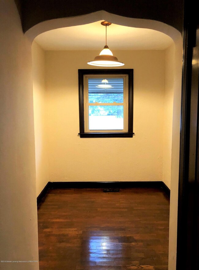 1004 Hapeman St, Lansing, MI 48915 - photo 5