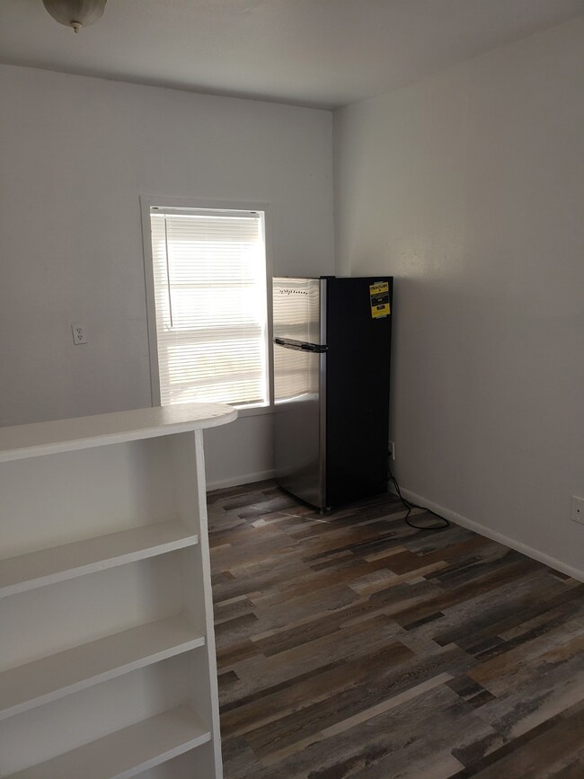 1026 Kansas St unit 5, Rosenberg, TX 77471 - photo 4