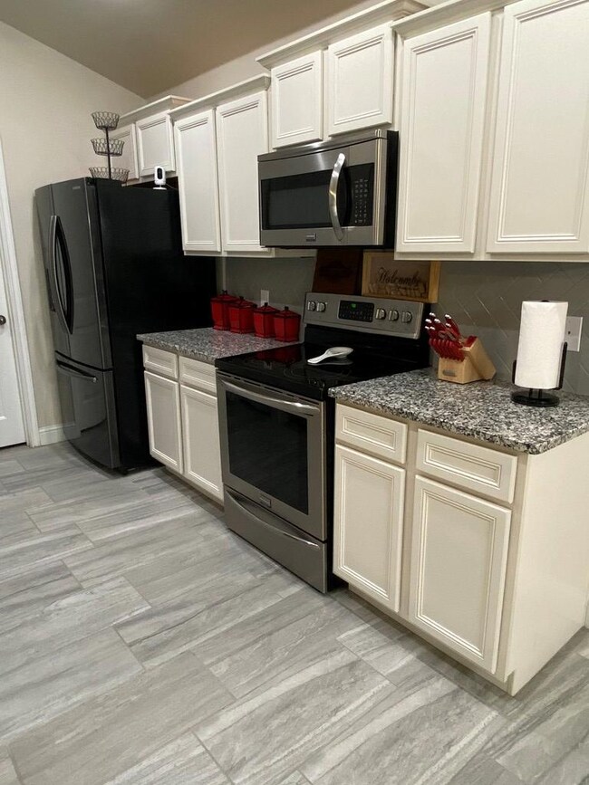 905 Saguaro Cir, Odessa, TX 79765 - photo 7