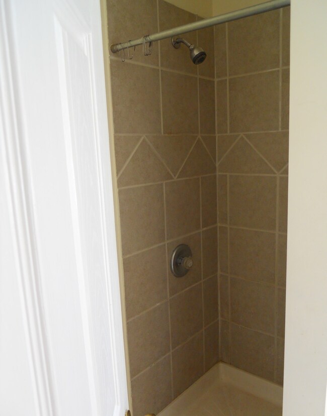 613 Washington St unit 2, Waukegan, IL 60085 - photo 6