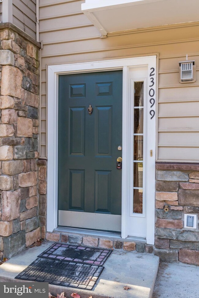 23099 Fontwell Square, Sterling, VA 20166 - photo 3