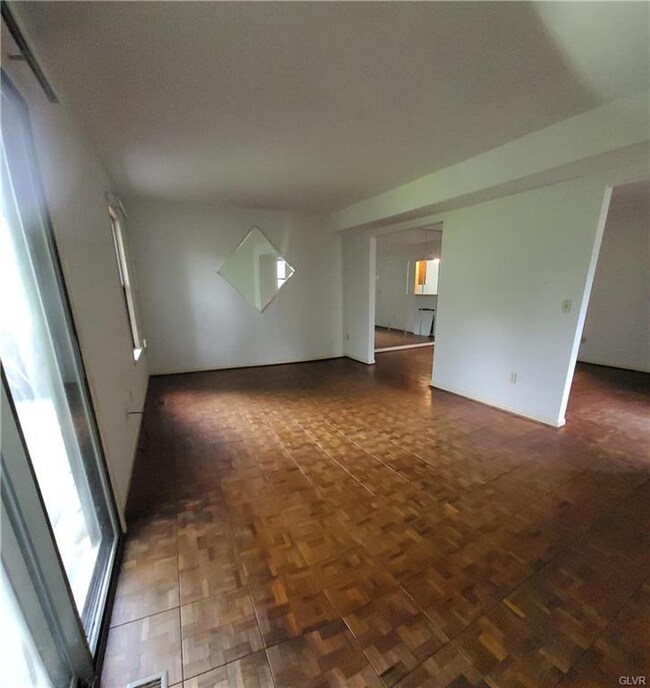 2154 Columbia Ave, Whitehall, PA 18052 - photo 4