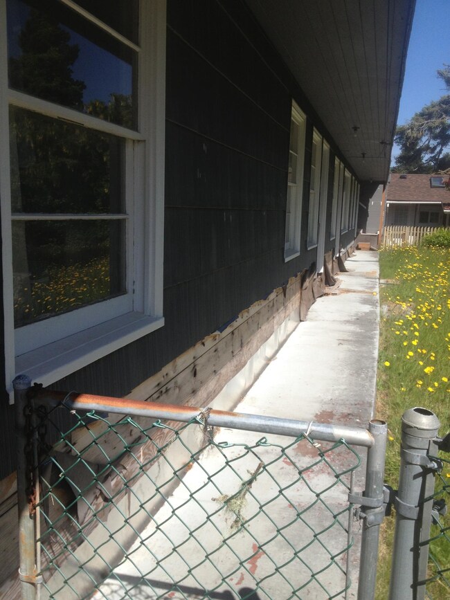 Exterior Lower