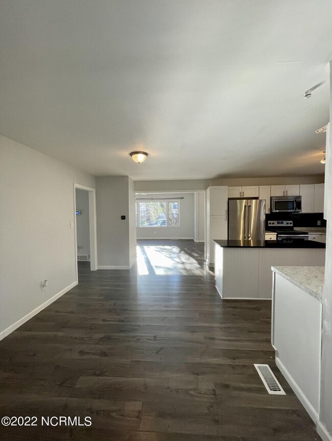 109 Dogwood Dr, Jacksonville, NC 28540 - photo 5