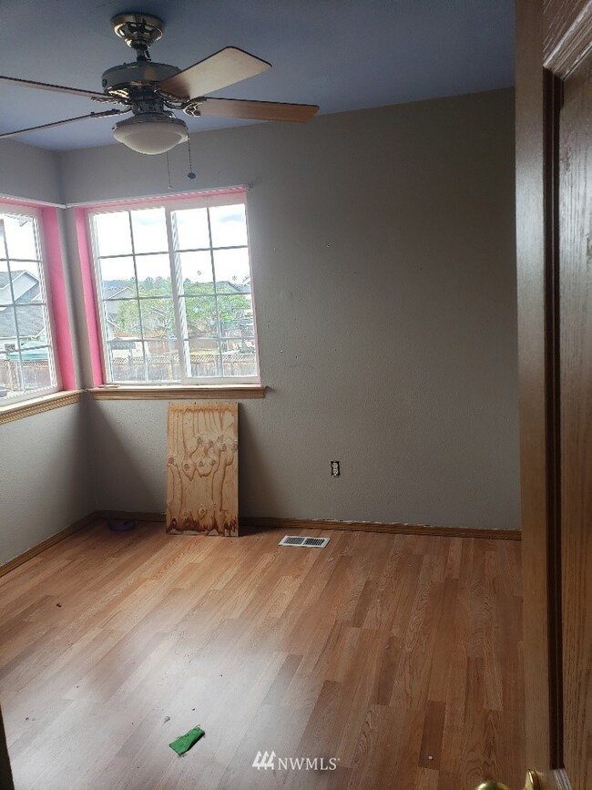 213 Groff Ave NW, Orting, WA 98360 - photo 5