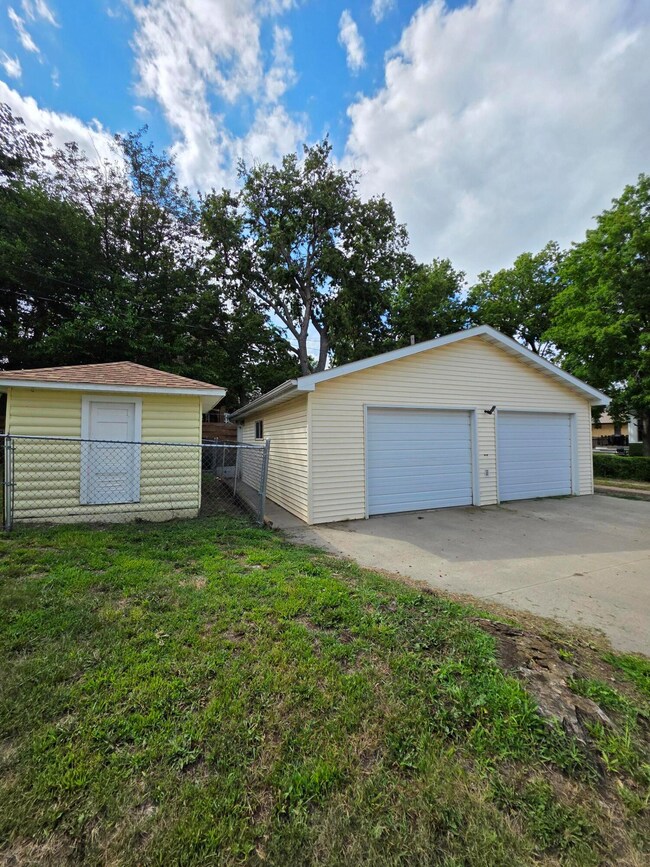 922 University Blvd, Mitchell, SD 57301 - photo 7