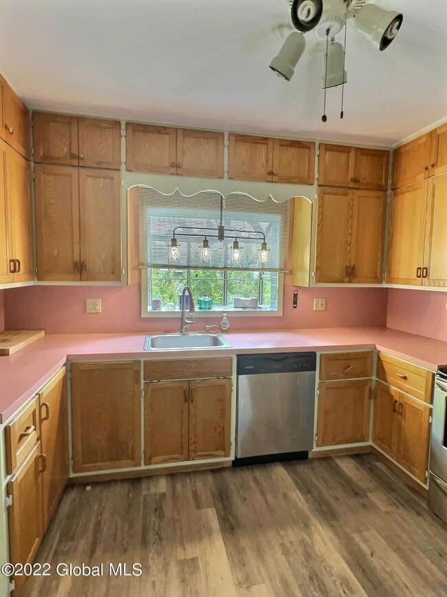 865 Vischer Ave, Schenectady, NY 12306 - photo 6