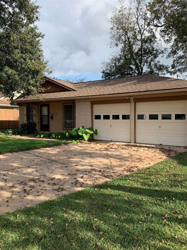 10222 Southport Dr, Houston, TX 77089 - photo 3