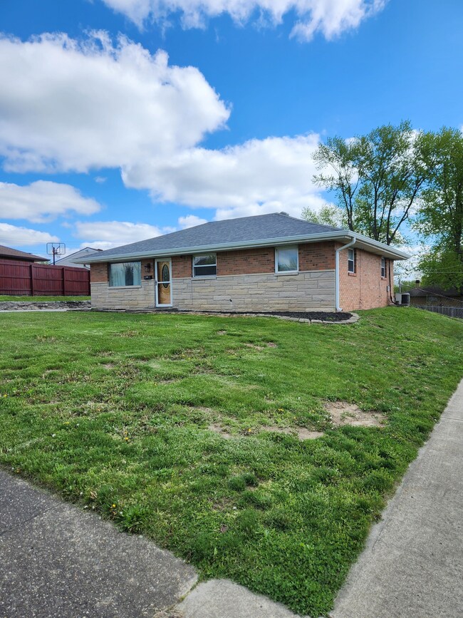 429 Cherry St, Beech Grove, IN 46107 - photo 3