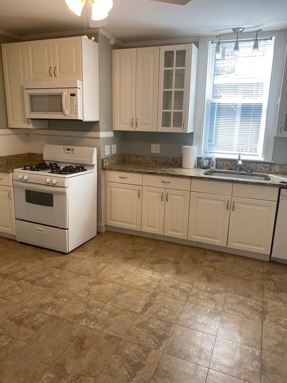 23 Ash St unit 1, Auburndale, MA 02466 - photo 2