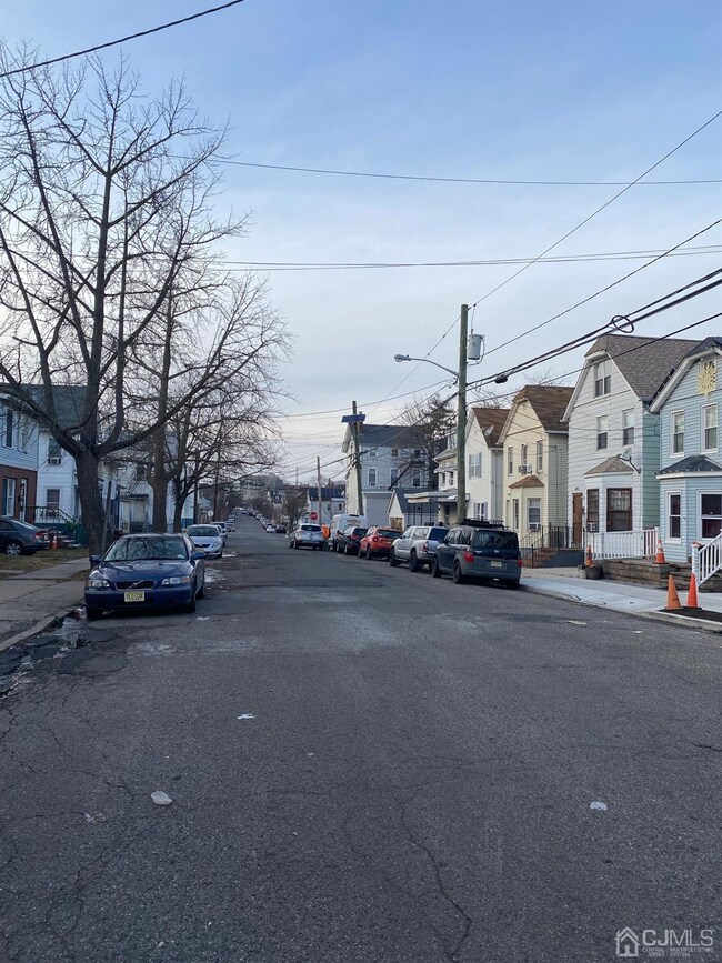 139 Redmond St, New Brunswick, NJ 08901 - photo 6