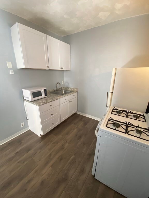 502 4th St unit 2R, Fall River, MA 02721 - photo 5