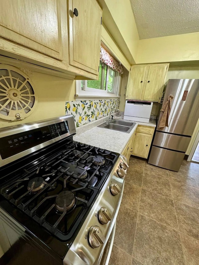 433 High St, Spencer, WV 25276 - photo 7