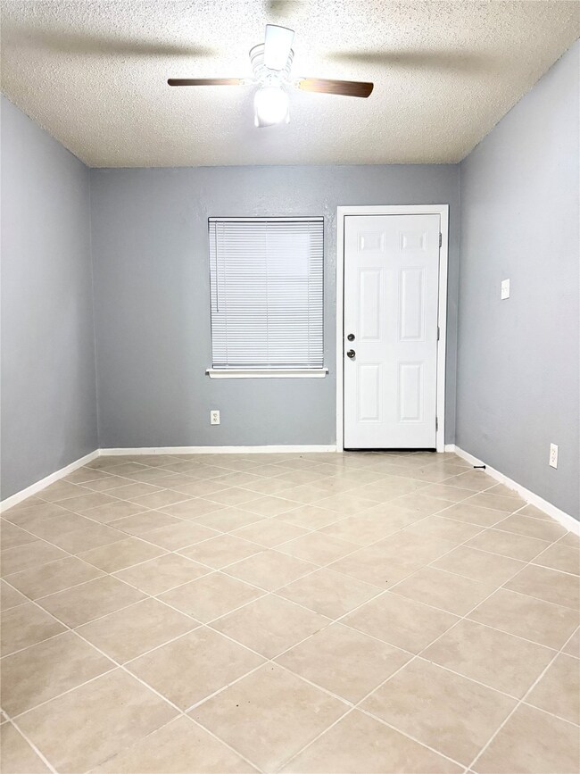 4515 Oxford St unit 16, Houston, TX 77022 - photo 3