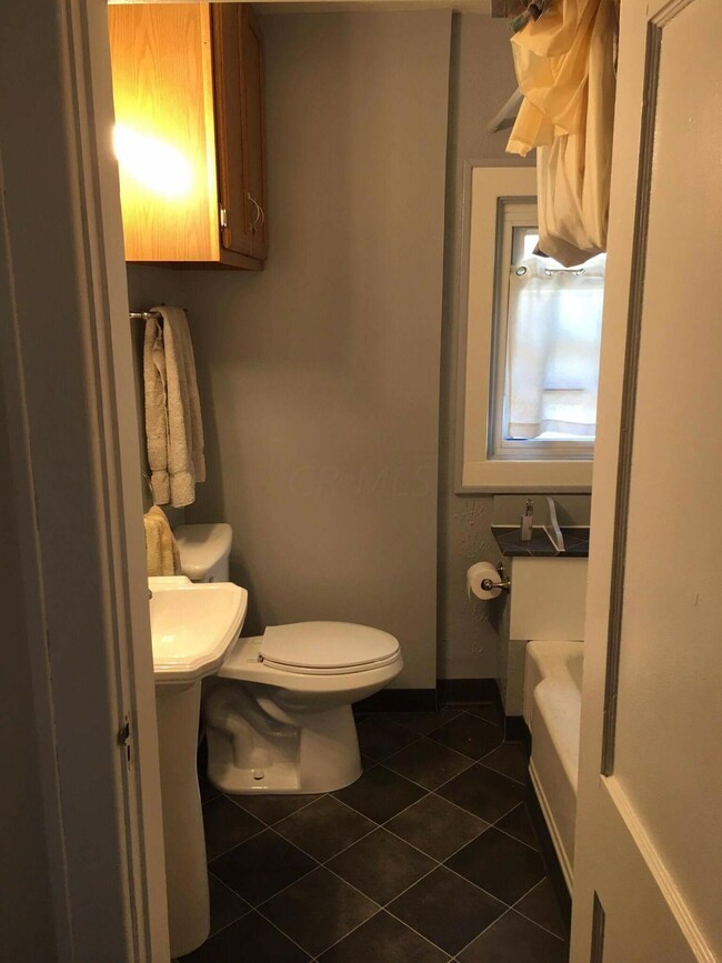 176 S Richardson Ave, Columbus, OH 43204 - photo 3