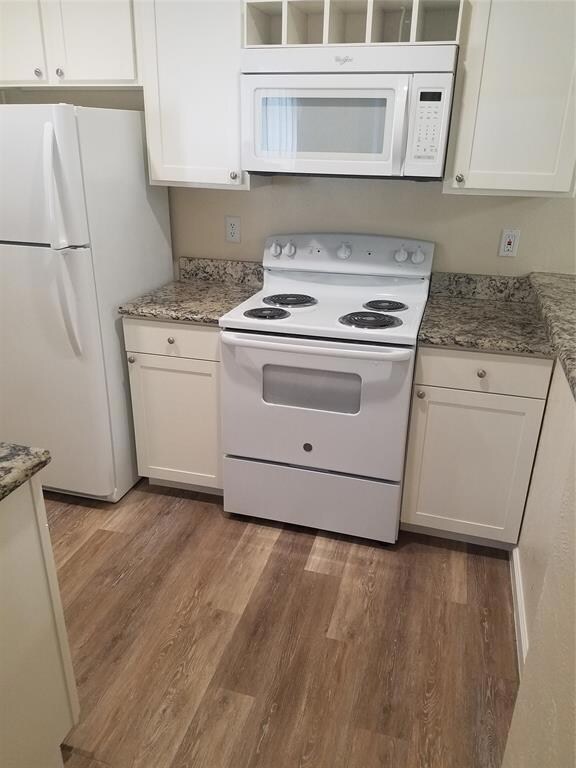 608 Bellaire Dr unit D, Hurst, TX 76053 - photo 2